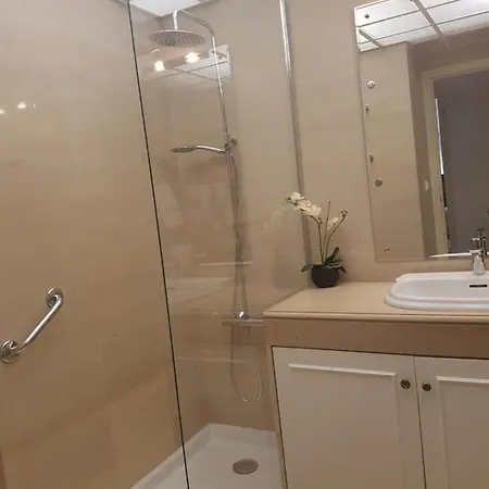 Espacoso Apartamento Junto Ao Metro Apartment Lisbon