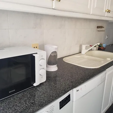 Espacoso Apartamento Junto Ao Metro Apartment *