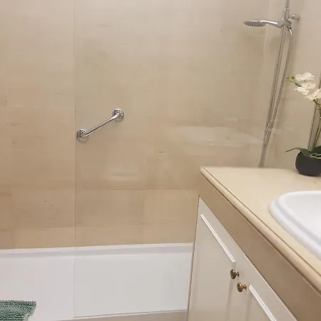 Lägenhet Espacoso Apartamento Junto Ao Metro *
