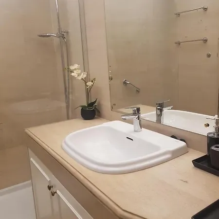 Lägenhet Espacoso Apartamento Junto Ao Metro