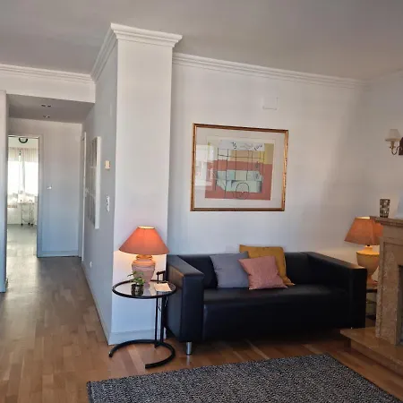 Lägenhet Espacoso Apartamento Junto Ao Metro Lisboa