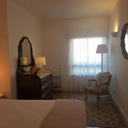 Lägenhet Espacoso Apartamento Junto Ao Metro